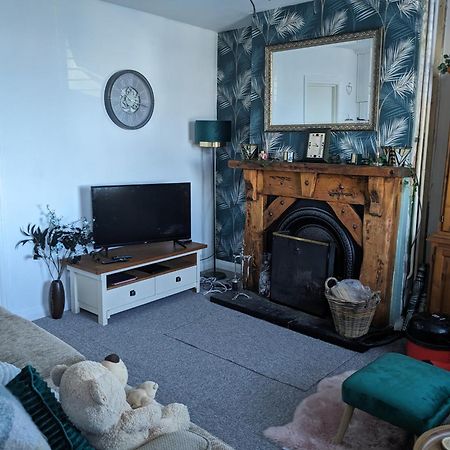 Cosy Cottage With Sea & Mountain Views Карнлок Екстериор снимка