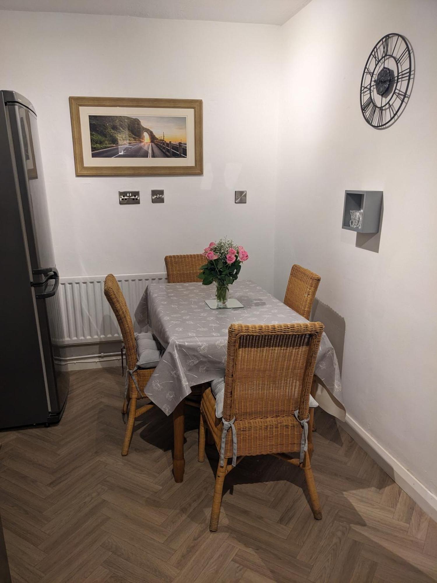 Cosy Cottage With Sea & Mountain Views Карнлок Екстериор снимка